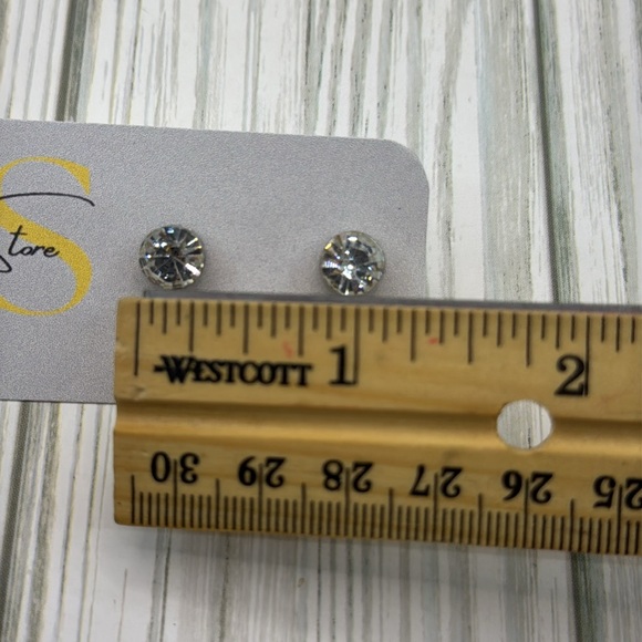 Elegant Silver Stud Earrings - Picture 8 of 8